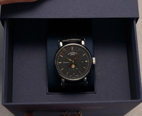 星月神話的黃金章｜Mühle-Glashütte Teutonia IV 「金月」月相腕錶