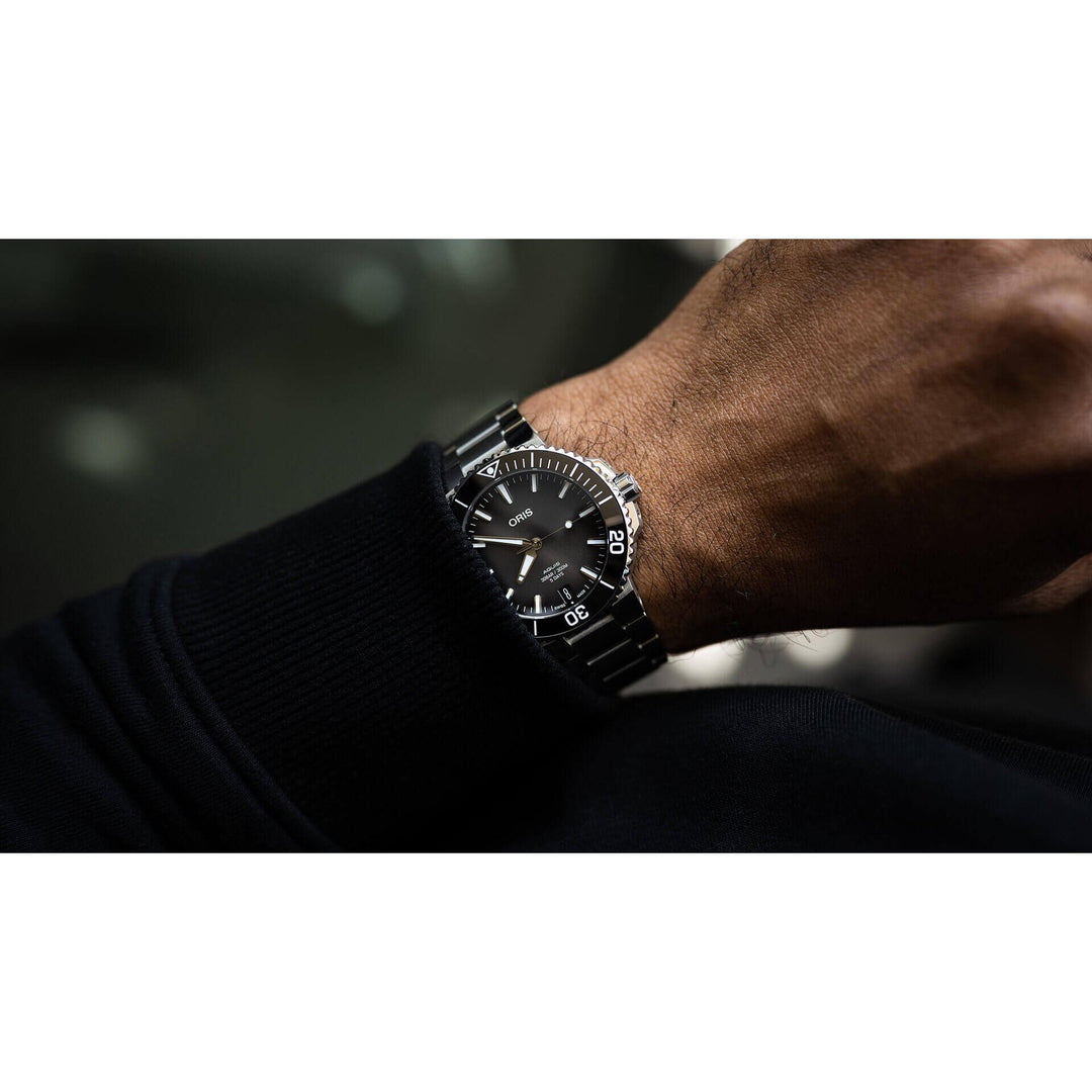 Oris Aquis 41.5mm Black Dial Silver Steel Bracelet