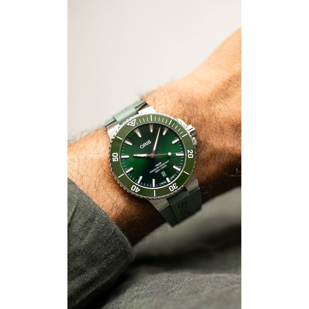 Oris Aquis Date 43.5mm Green Dial Silver Steel Bracelet