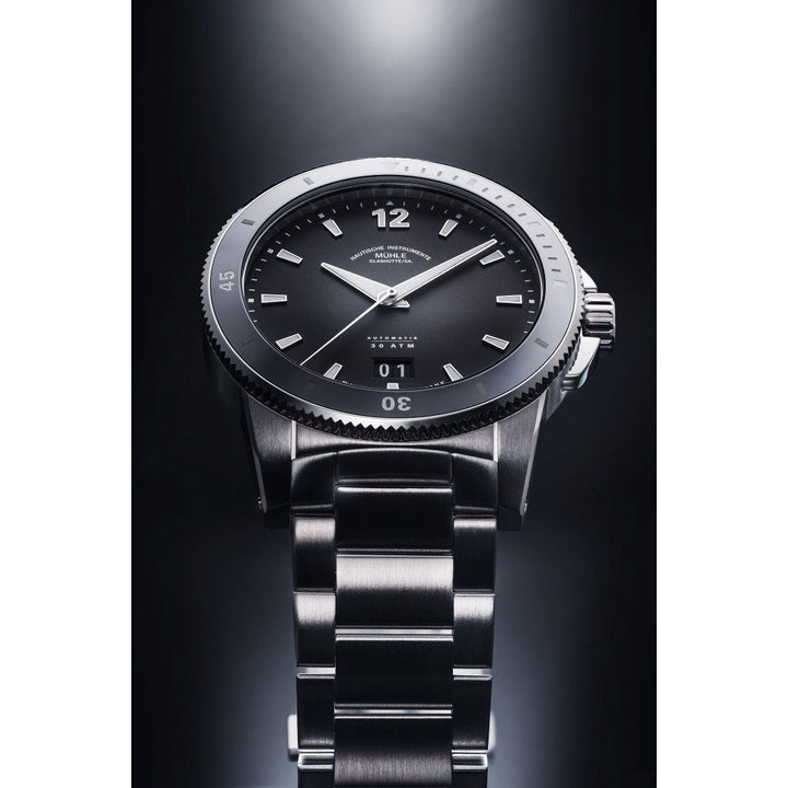 Mühle Glashütte Sportivo Big Date 42.4mm Black Dial Silver Steel Bracelet